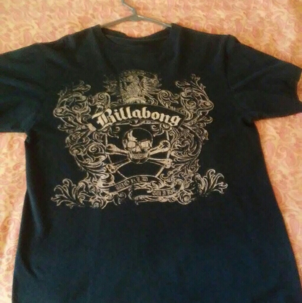 Billabong short sleeve. Large